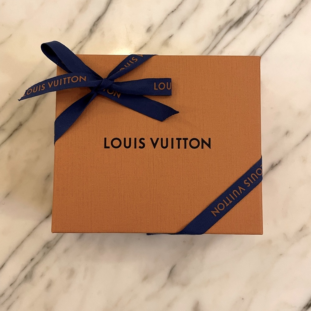 LOUIS VUITTON BOX & BOW